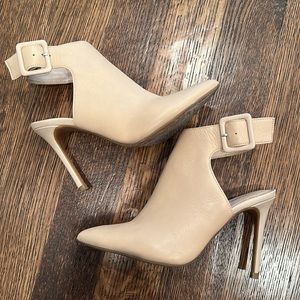 Gianni Bini leather bootie, size 6.5